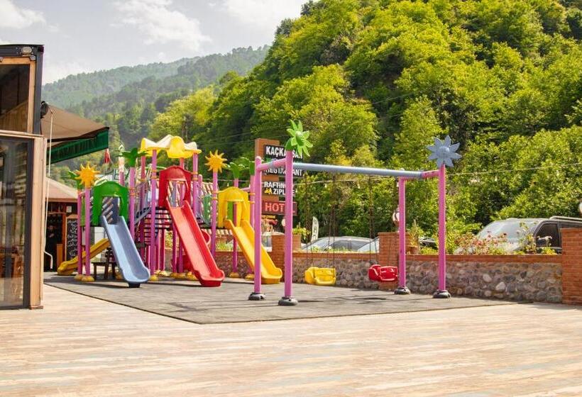 ホテル Ayder Vip River