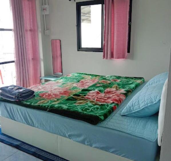 Отель Baanpak Prakai Dao Phahuasing