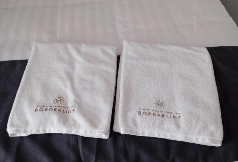 Отель Borderline Accomodation