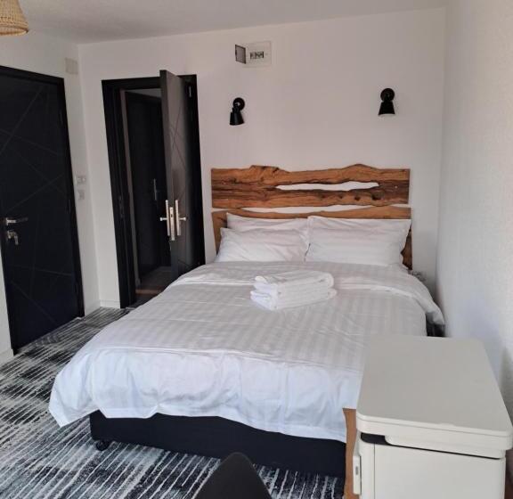 Отель Borderline Accomodation