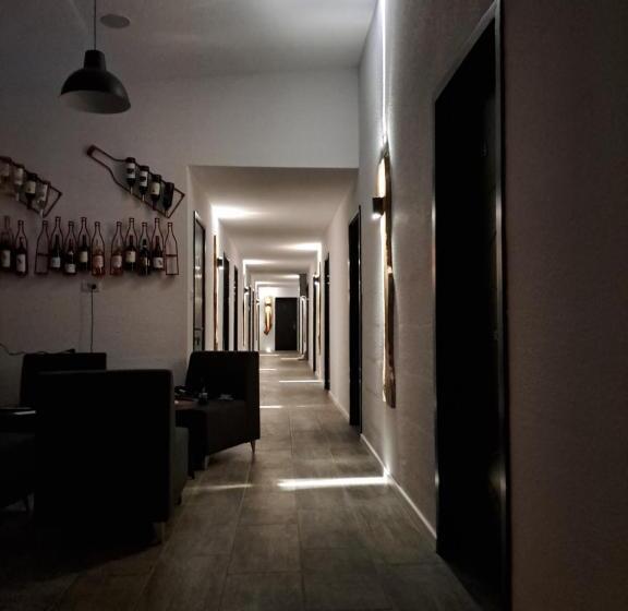 Отель Borderline Accomodation