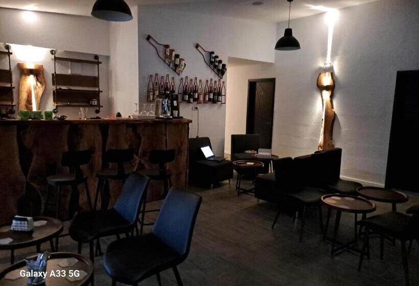 Отель Borderline Accomodation