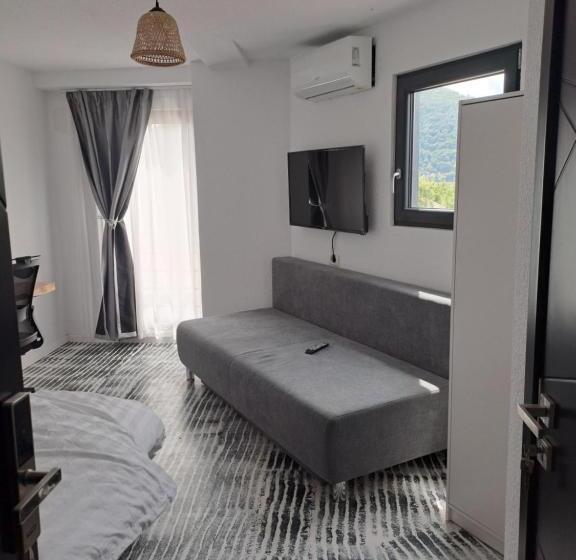 Отель Borderline Accomodation