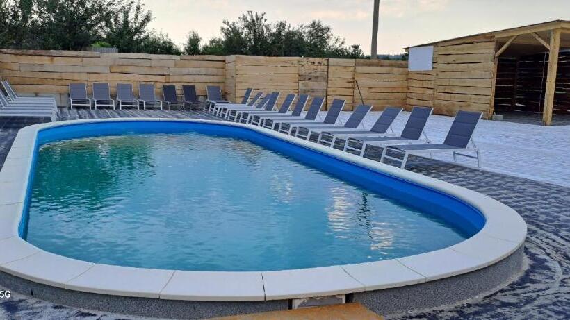 Отель Borderline Accomodation