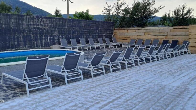 Отель Borderline Accomodation