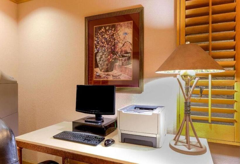 هتل Days Inn Suites