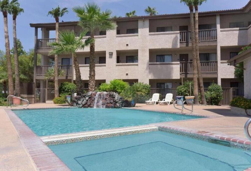 هتل Days Inn Suites