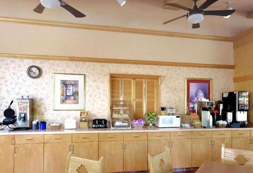 هتل Days Inn Suites