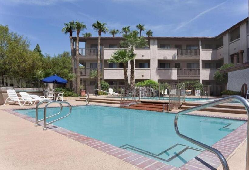 هتل Days Inn Suites