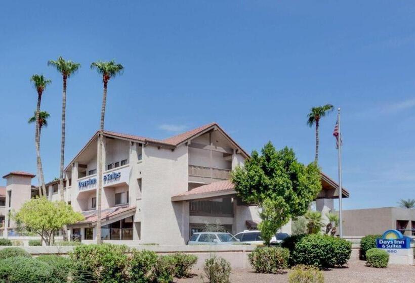 هتل Days Inn Suites