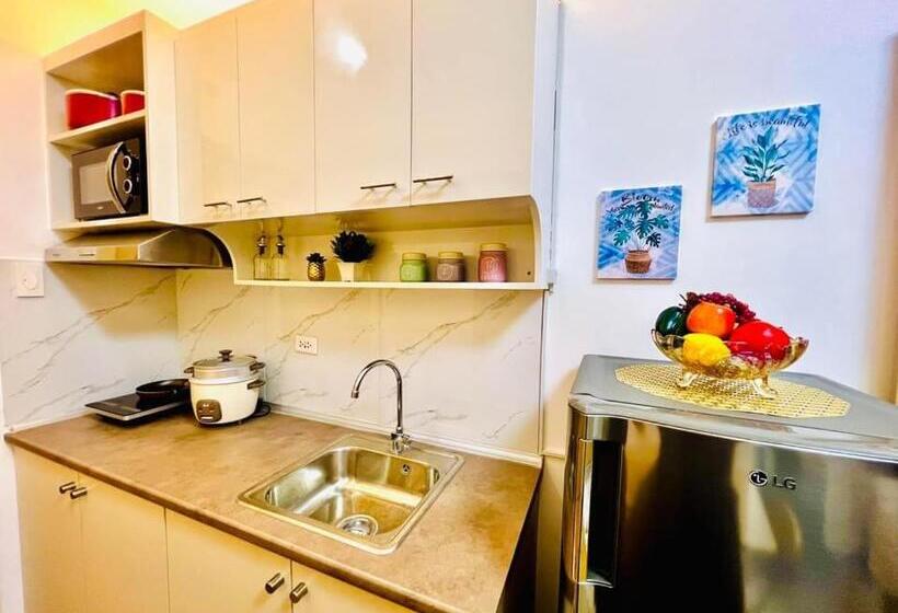 هتل Sanguine Staycation