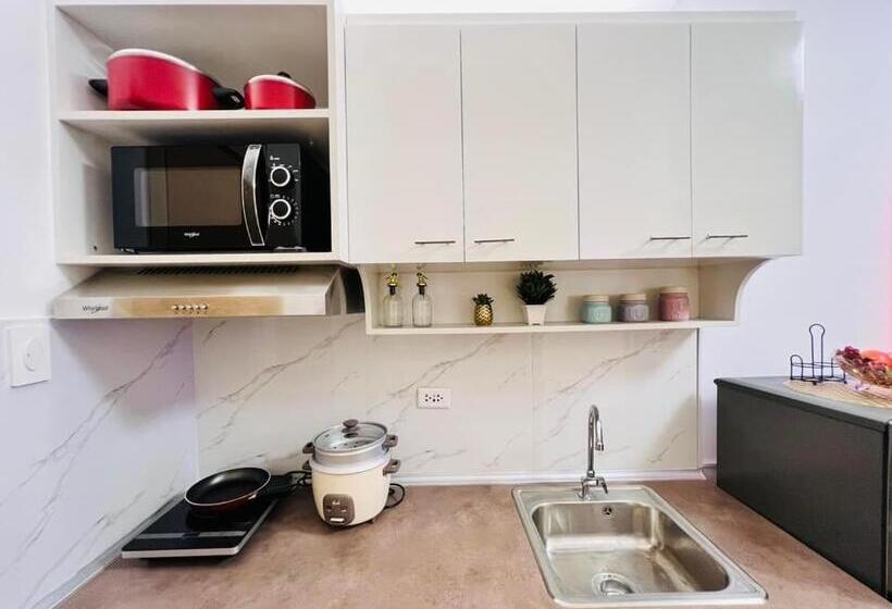 هتل Sanguine Staycation