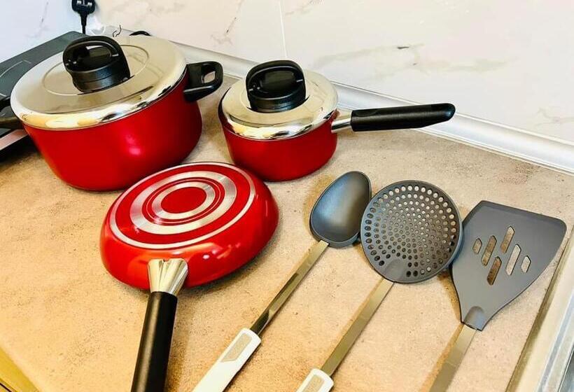 هتل Sanguine Staycation