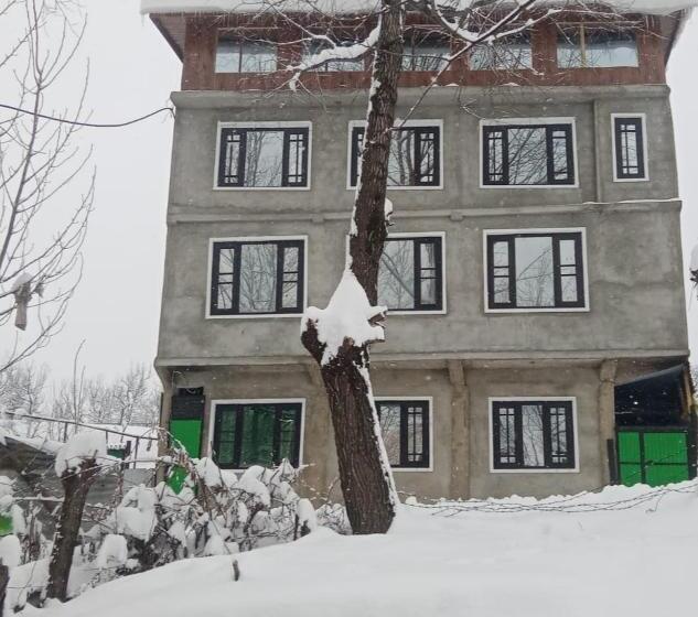 Отель Gulmarg Green Valley Heights