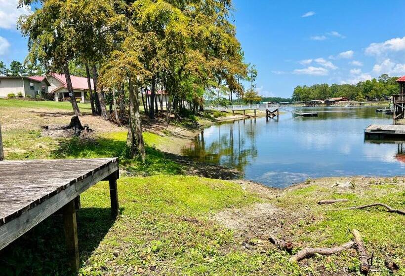 Отель Indian Creek Lodge