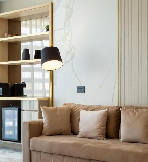 Отель Lupa By Bueno