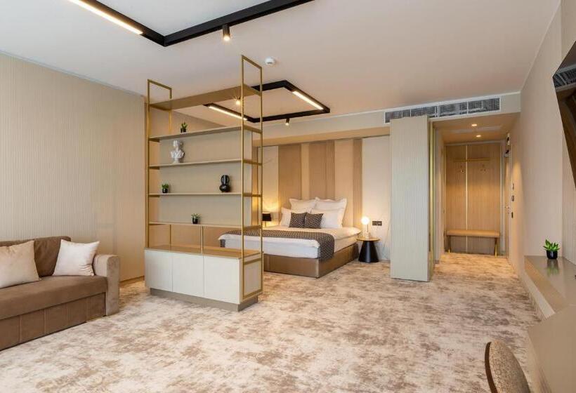 Отель Lupa By Bueno