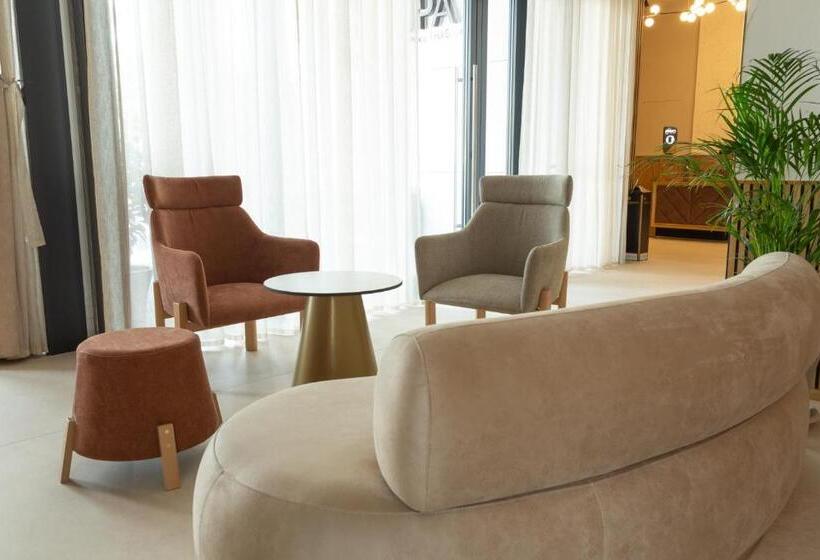 Отель Lupa By Bueno