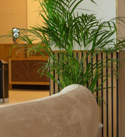 Отель Lupa By Bueno