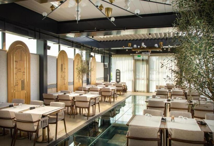 Отель Lupa By Bueno