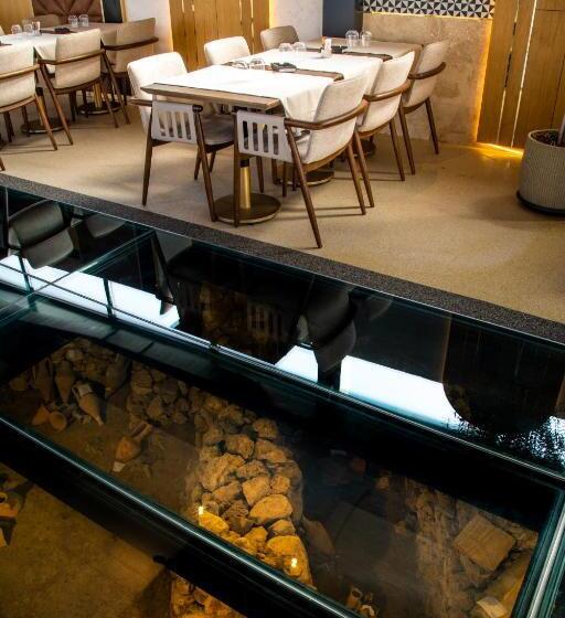 Отель Lupa By Bueno