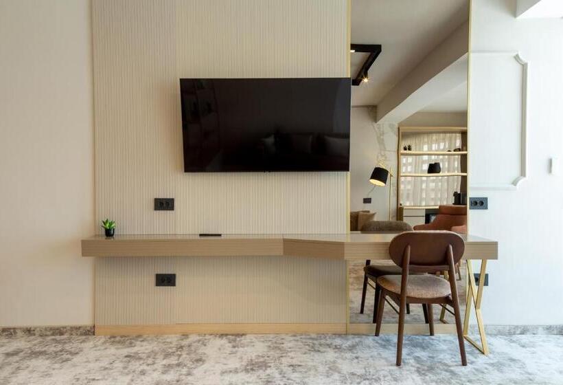 Отель Lupa By Bueno