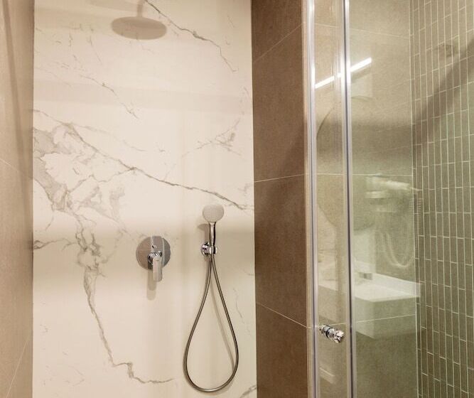 Отель Lupa By Bueno