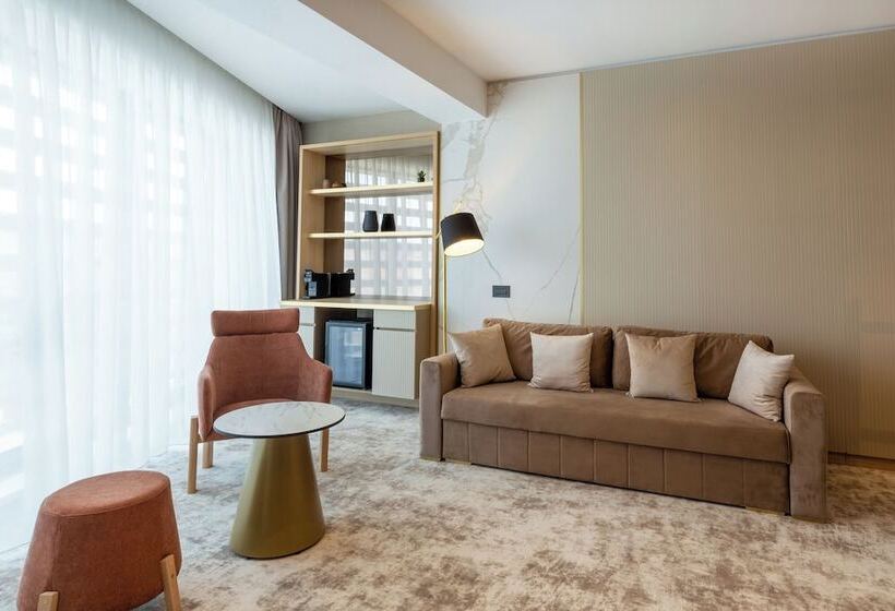 Отель Lupa By Bueno