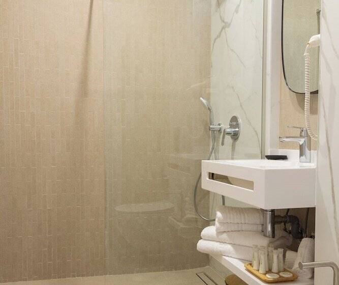 Отель Lupa By Bueno