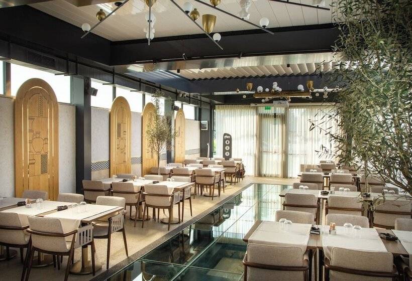 Отель Lupa By Bueno