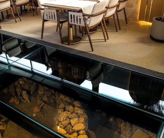 Отель Lupa By Bueno