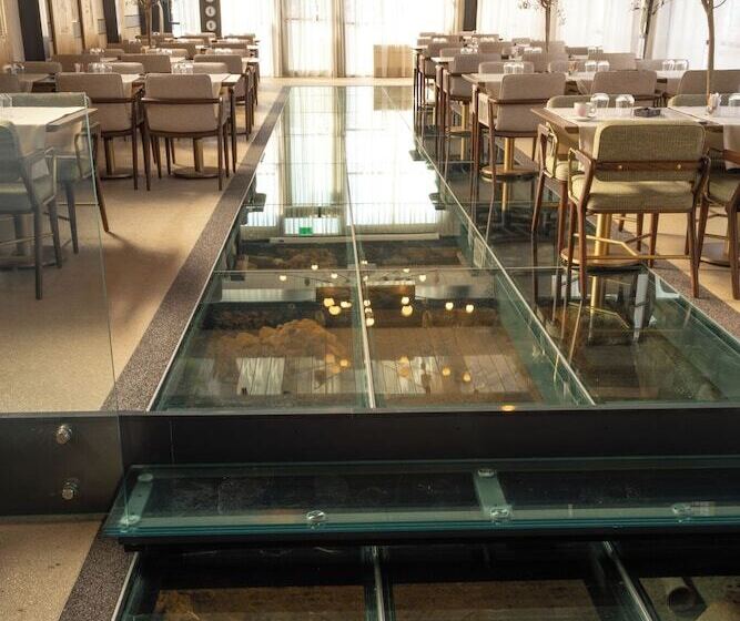 Отель Lupa By Bueno