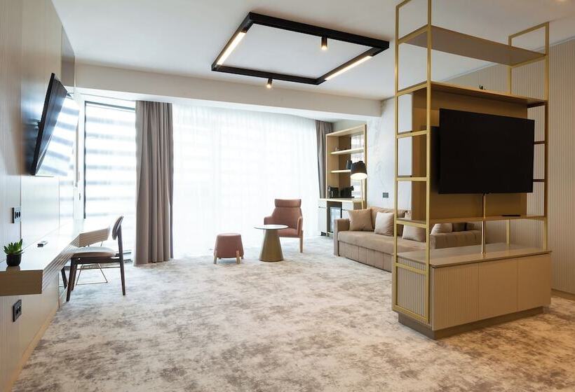 Отель Lupa By Bueno