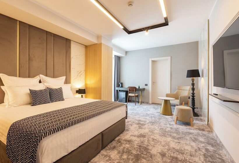 Отель Lupa By Bueno