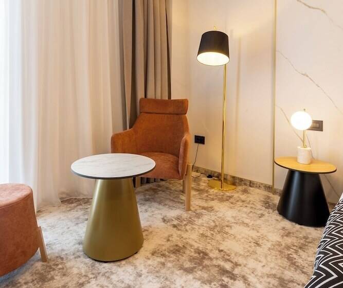 Отель Lupa By Bueno