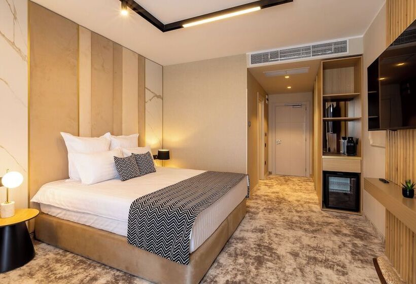 Отель Lupa By Bueno