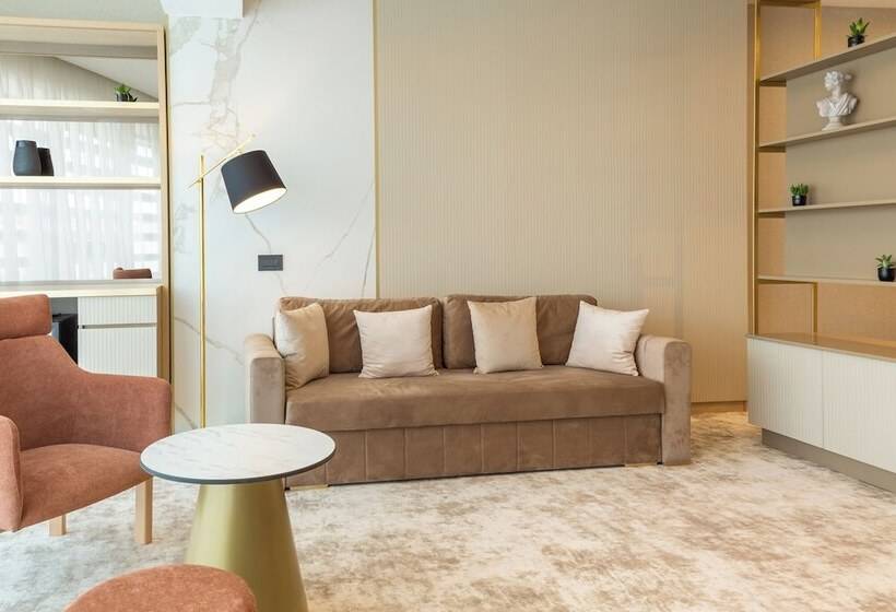 Отель Lupa By Bueno