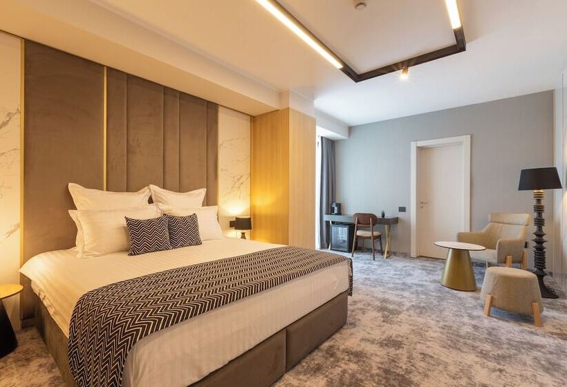 Отель Lupa By Bueno