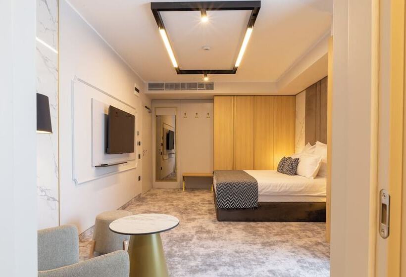 Отель Lupa By Bueno