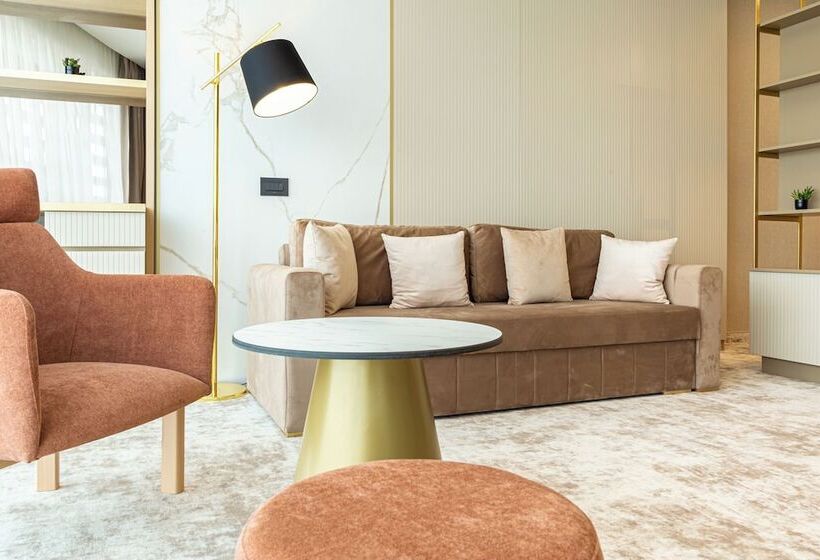 Отель Lupa By Bueno