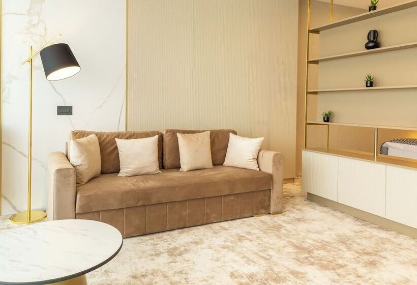 Отель Lupa By Bueno