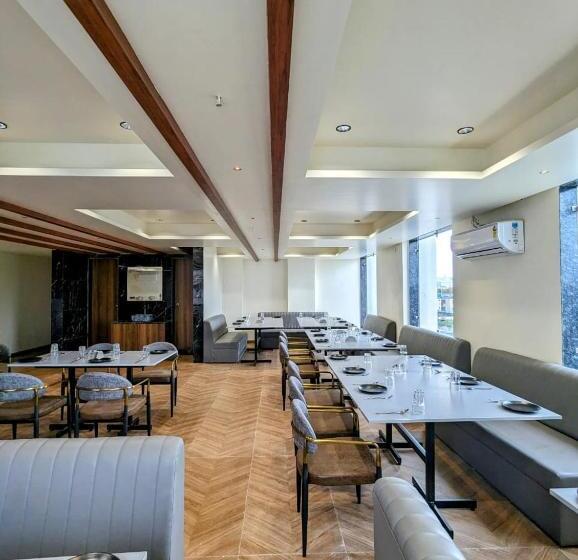 호텔 Majestic By Nxtjen Hospitality