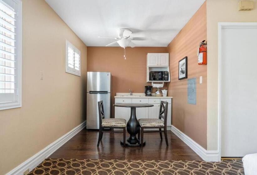 فندق Marin Suites