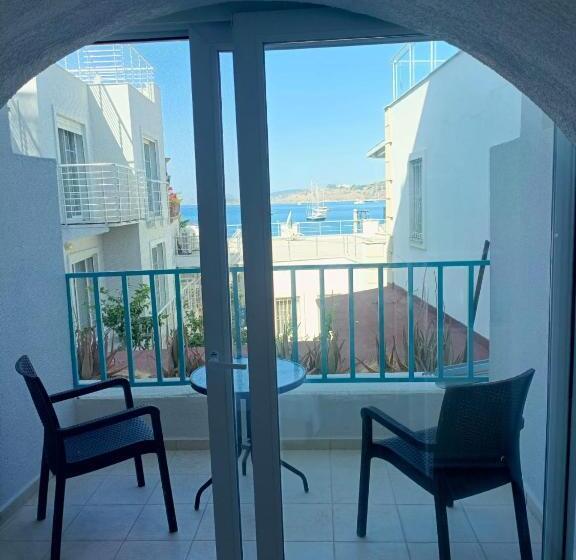 هتل Mia Hill Suites