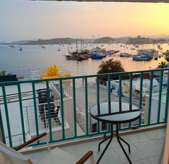 هتل Mia Hill Suites