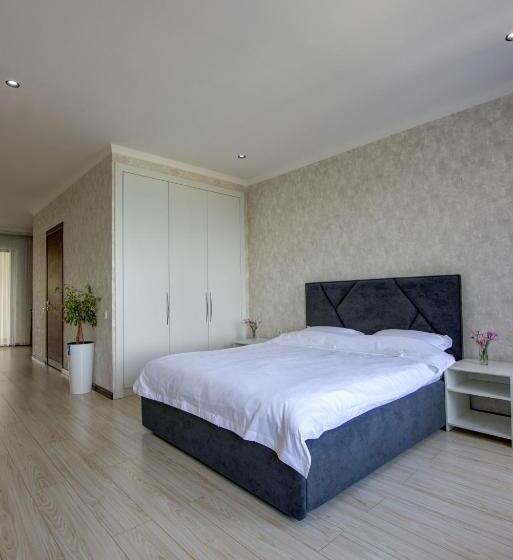 Novel Hotel And Apartments