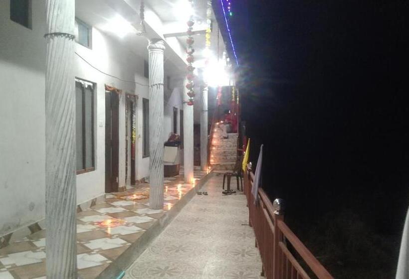 호텔 Om Som Home Stay Hill View Yamunotri Road