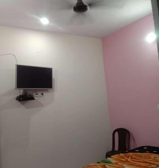 호텔 Om Som Home Stay Hill View Yamunotri Road