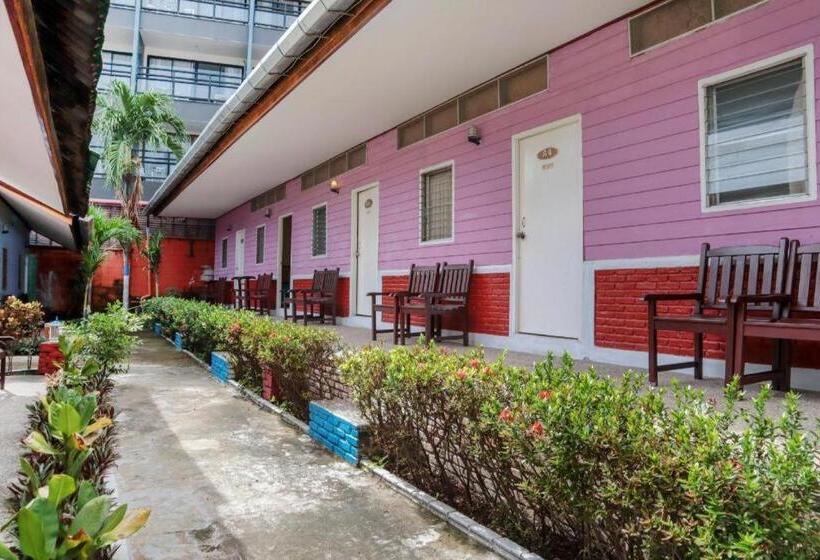 בית מלון כפרי Oyo 681 Paradise