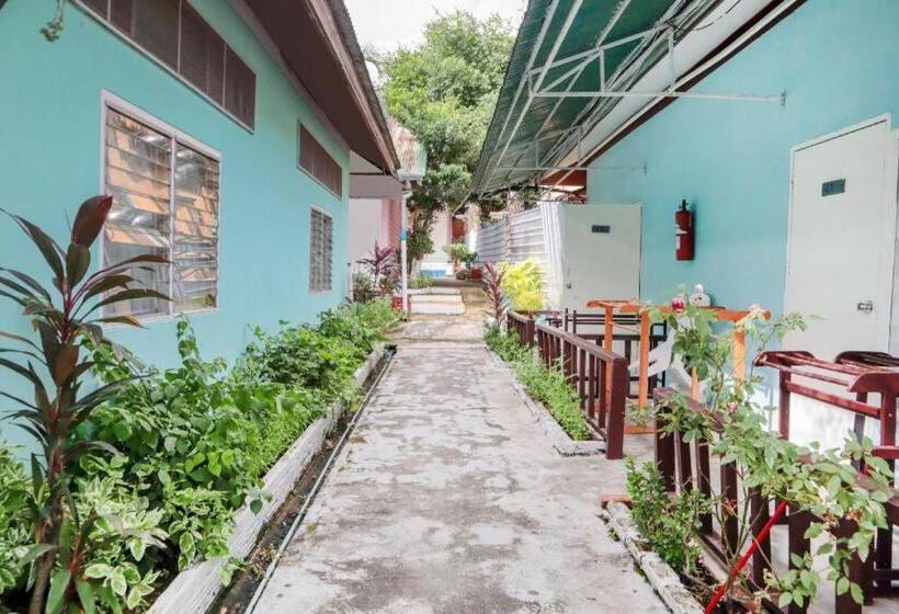 בית מלון כפרי Oyo 681 Paradise